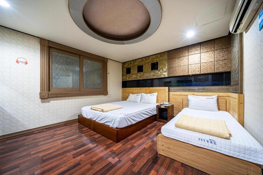 Sky Hotel Changwon Exterior foto