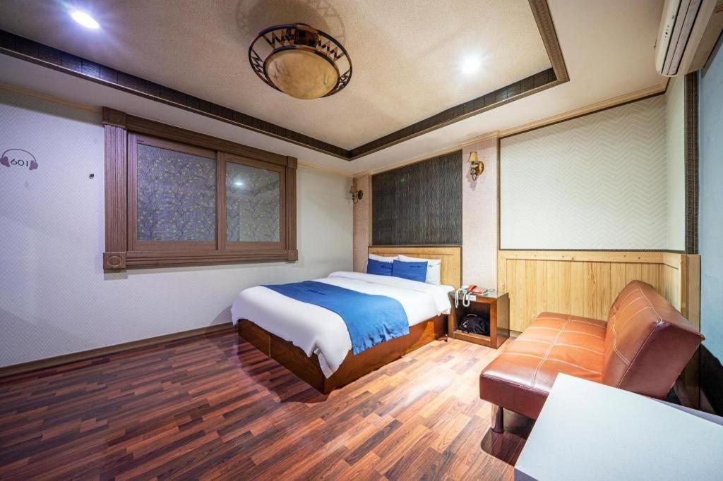 Sky Hotel Changwon Exterior foto