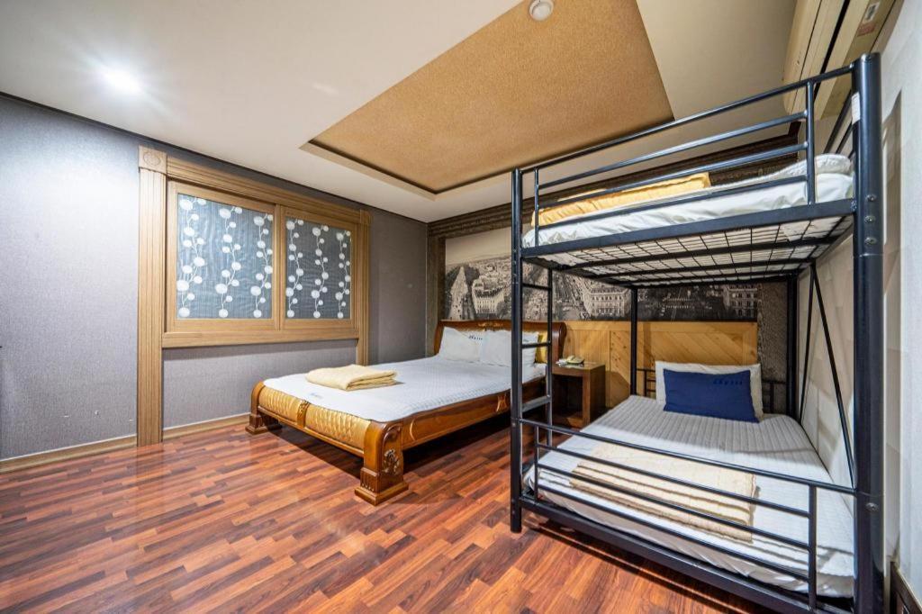 Sky Hotel Changwon Exterior foto