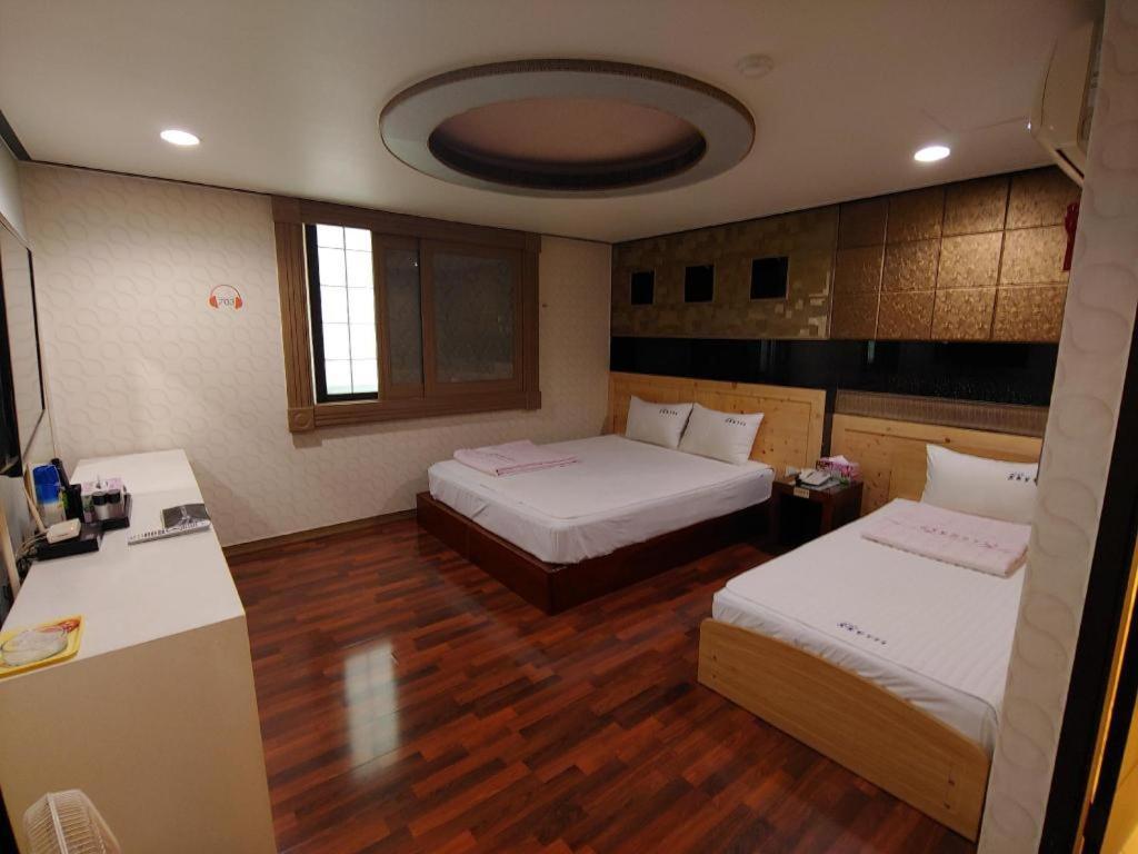 Sky Hotel Changwon Exterior foto