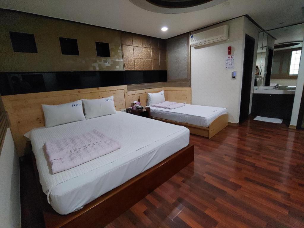 Sky Hotel Changwon Exterior foto