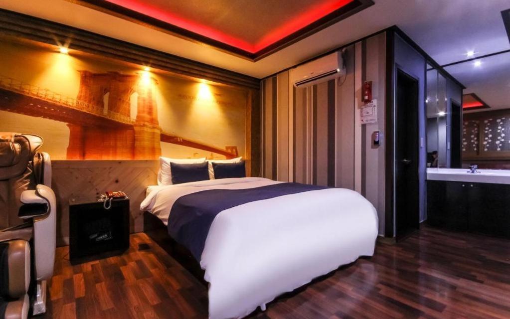 Sky Hotel Changwon Exterior foto