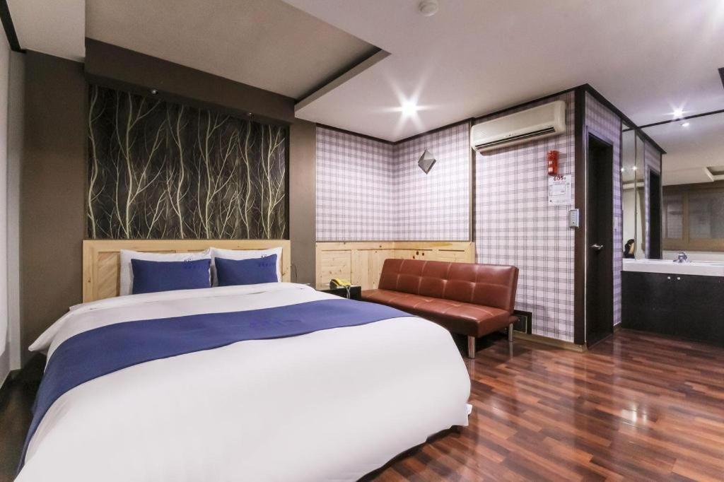 Sky Hotel Changwon Exterior foto