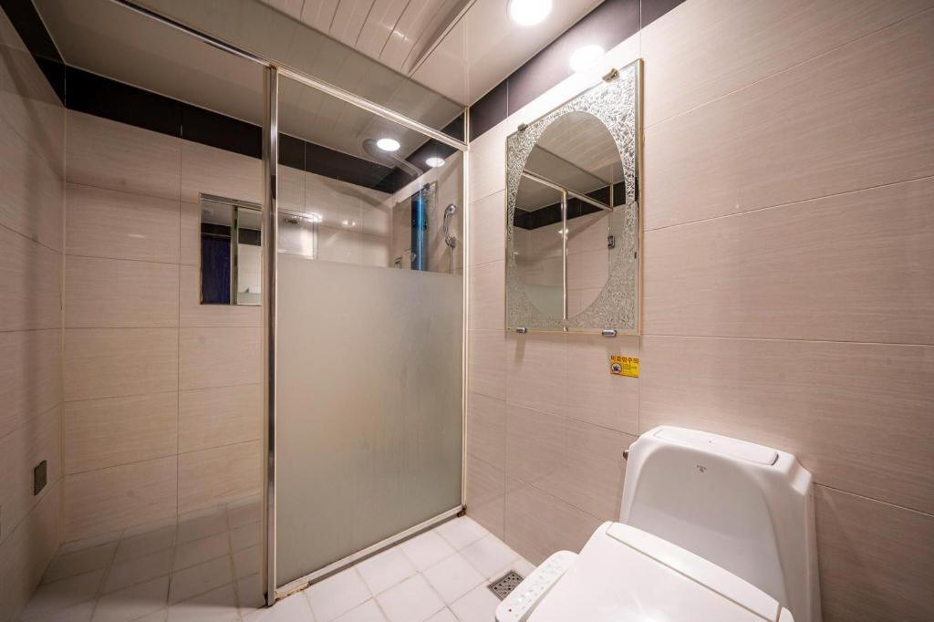 Sky Hotel Changwon Exterior foto