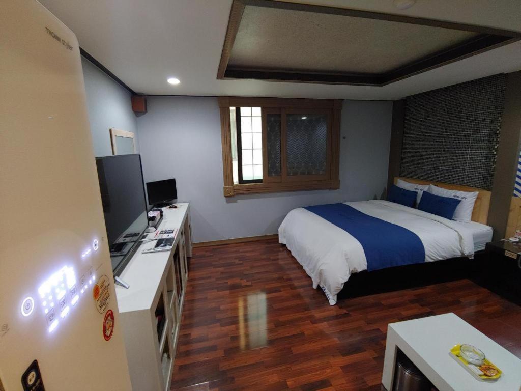 Sky Hotel Changwon Exterior foto