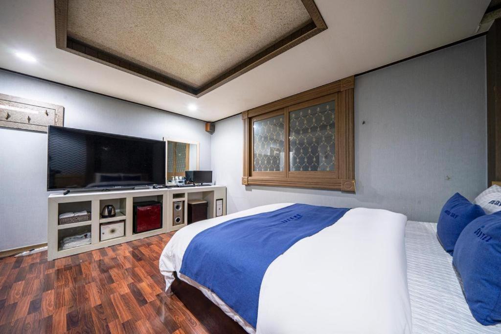 Sky Hotel Changwon Exterior foto