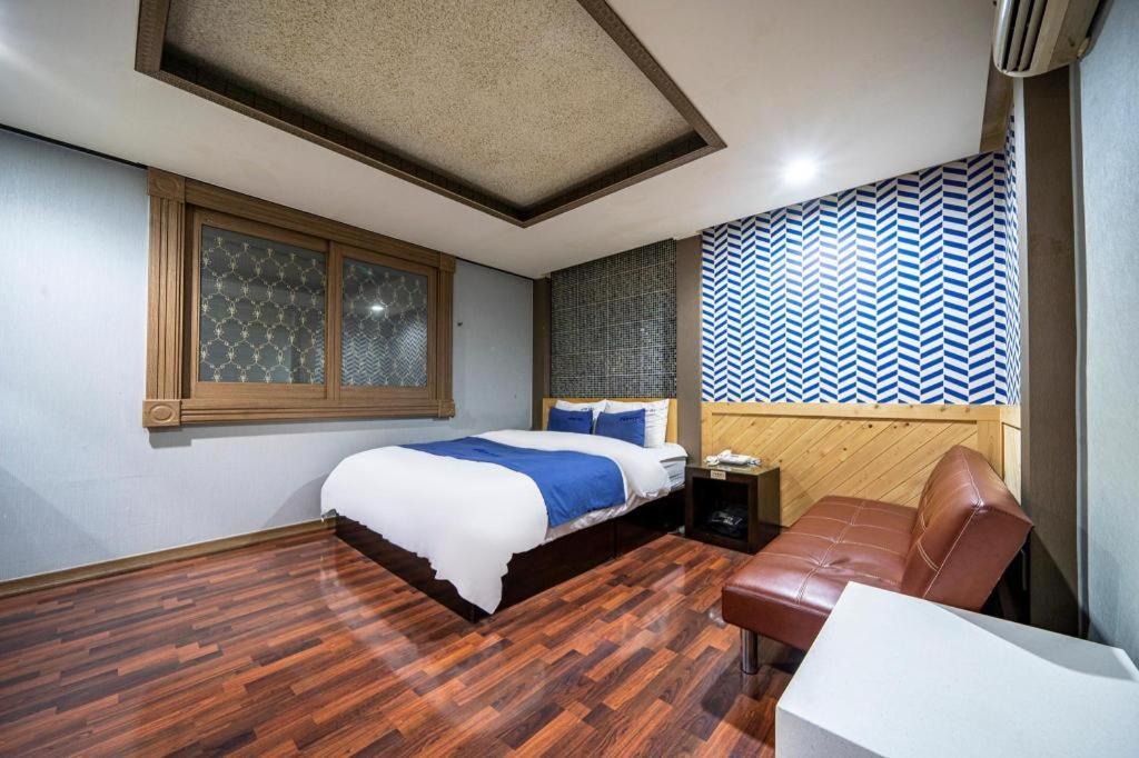 Sky Hotel Changwon Exterior foto