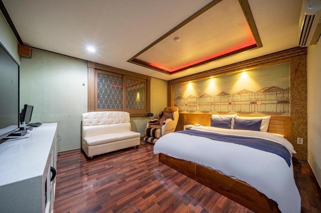Sky Hotel Changwon Exterior foto