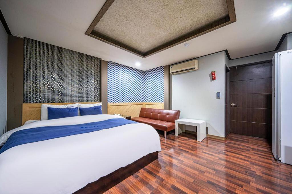 Sky Hotel Changwon Exterior foto